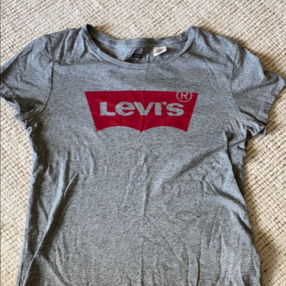 Levi’s tee
